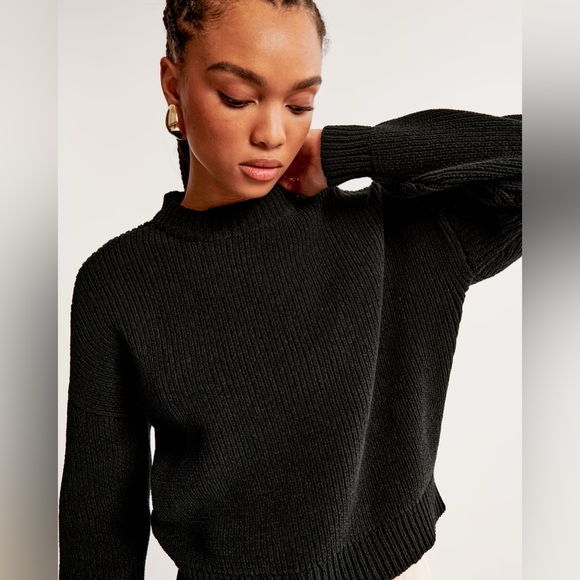 Abercrombie & Fitch Chenille Wedge Crew Sweater - Picture 4 of 13